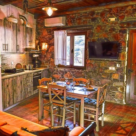 "Pefkopetro" Traditional House Keramotí Exterior foto