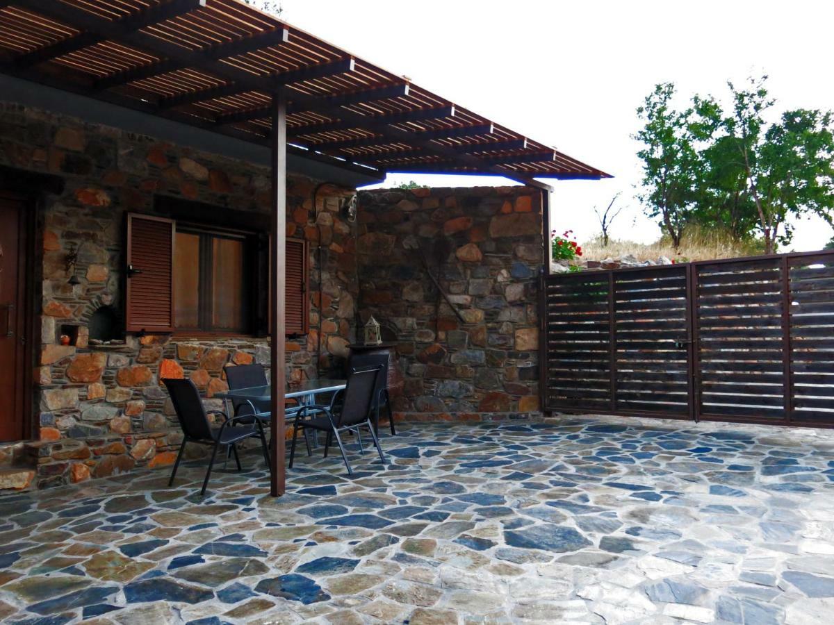 "Pefkopetro" Traditional House Keramotí Exterior foto